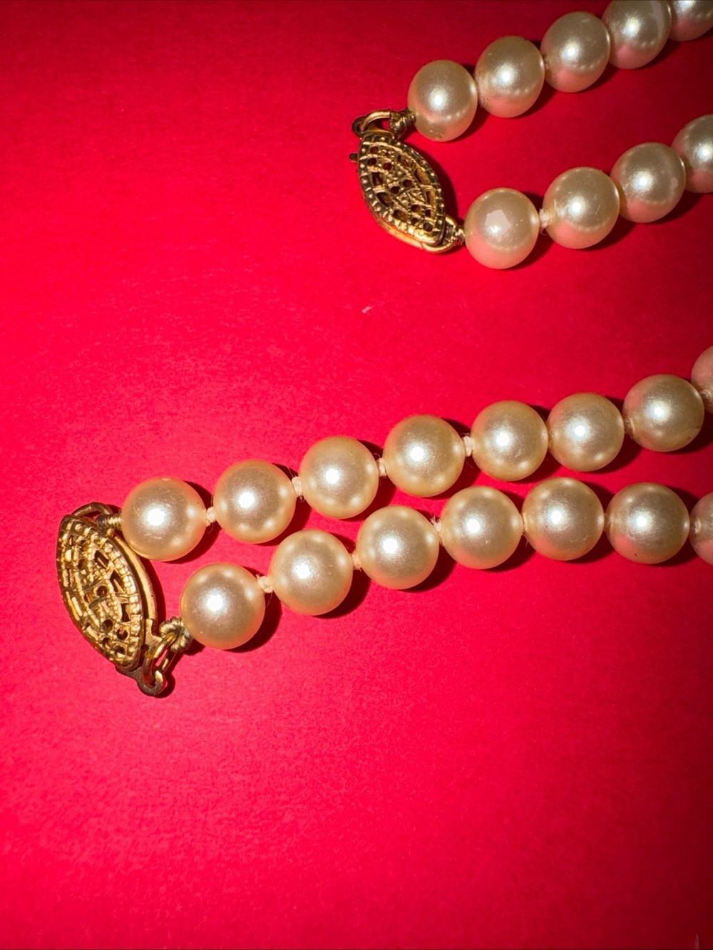 Classic Cultured Pearl Necklace in Light ivory - Picture 6 of 6